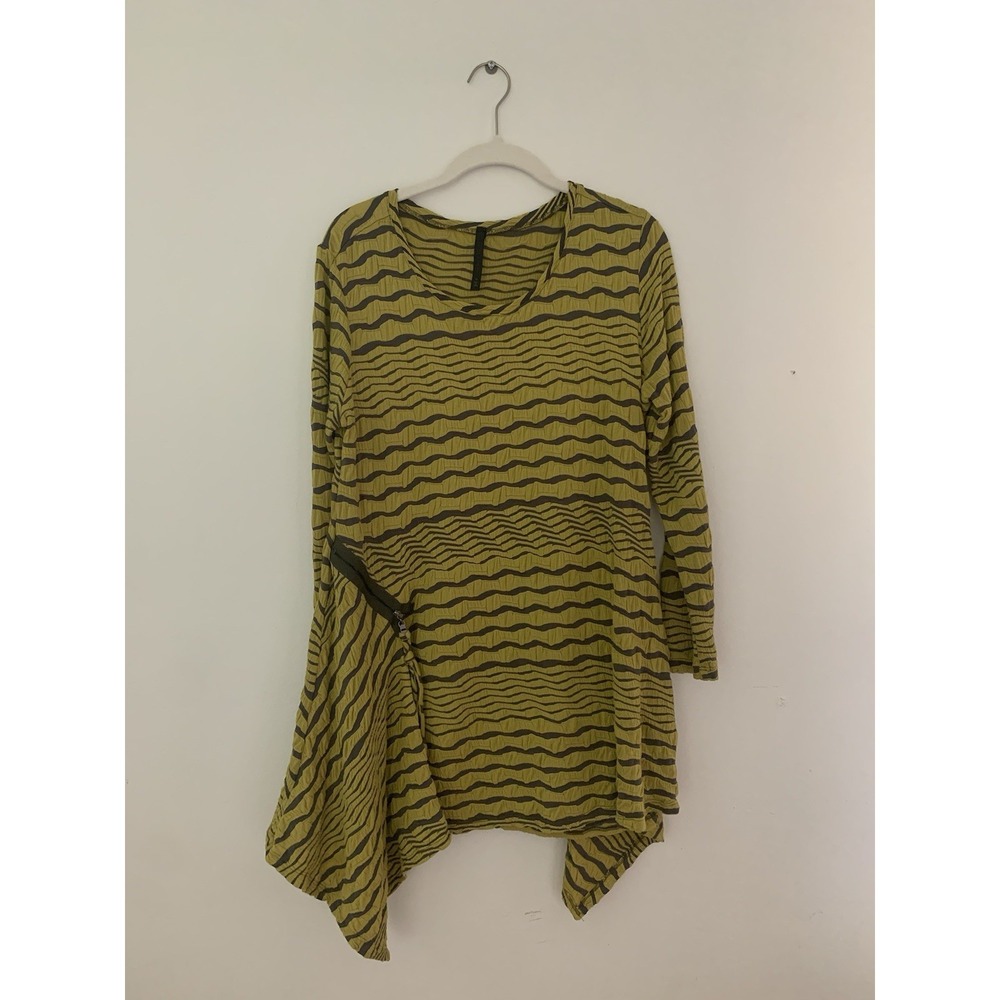 IC‎ by Connie K Long Sleep Top Yellow Gray Wave Print Textured Asymmetrical Art